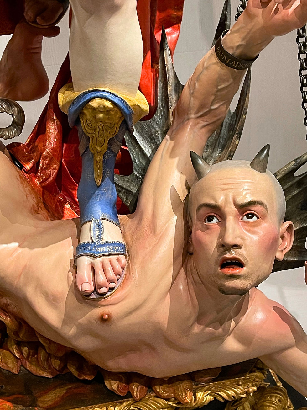 - Luisa Roldán, “El Arcángel San Miguel venciendo al demonio”, 1692. Detalle de la firma en la sandalia y del rostro del demonio. Galería de las Colecciones Reales, Madrid. Fotografía de Diana Larrea, junio de 2025.