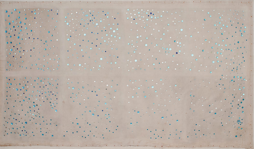 - Hessie, "Boutons bleus", 1974–75. Grey and blue buttons sewn on unbleached cotton, 165 x 295 cm. Galerie Arnaud Lefebvre, Paris.