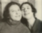 - Aleksandr Rodchenko, "Retrato de Varvara Stepanova y Liubov Popova", 1924.