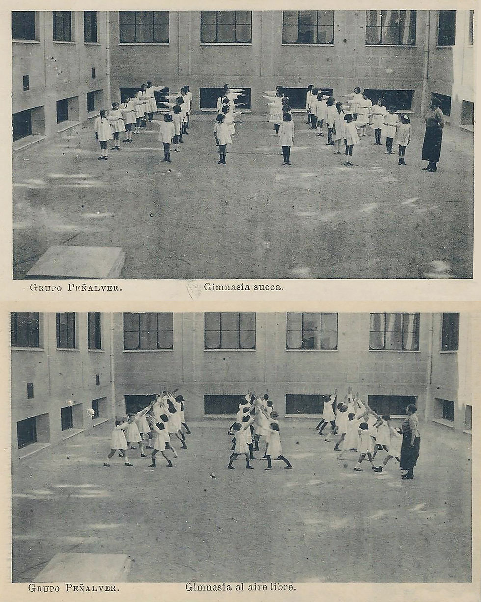 - Juana Roig, "Gimnasia sueca"- Grupo Escolar Peñalver, c. 1920. Fototipia sobre cartulina. A la venta en todocoleccion.net