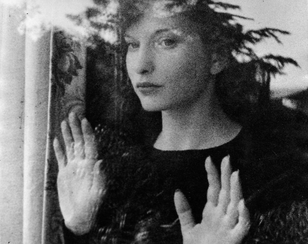 - "Meshes of the Afternoon", 1943. MOMA Museum, NY.