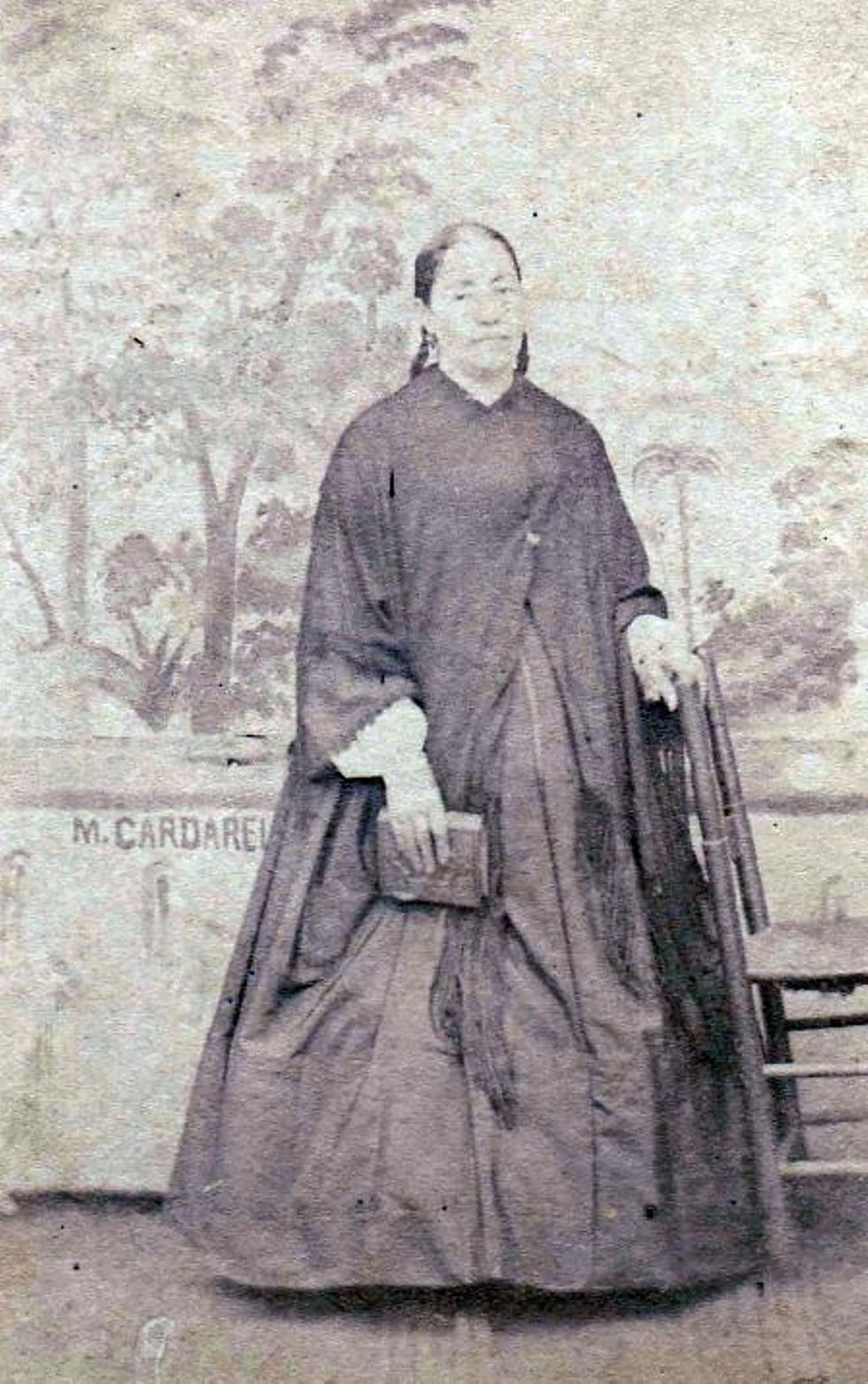 - María Cardarelly, "Retrato de Teresa Lamas Rey, hermana del juez de primera instancia Fernando Lamas Rey", Santiago de Compostela c. 1865. Colección particular.