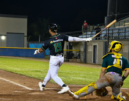 Aibonito deja en el terreno a Comerío con grand slam de Jaime Ortiz