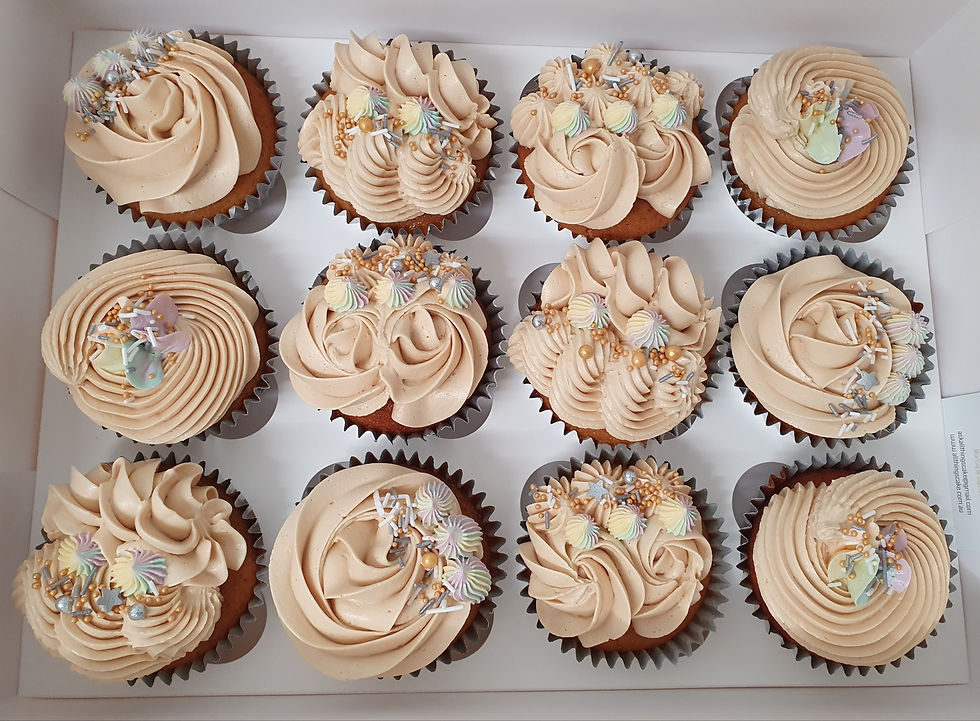 Thumbnail: Deluxe Cupcakes (12)