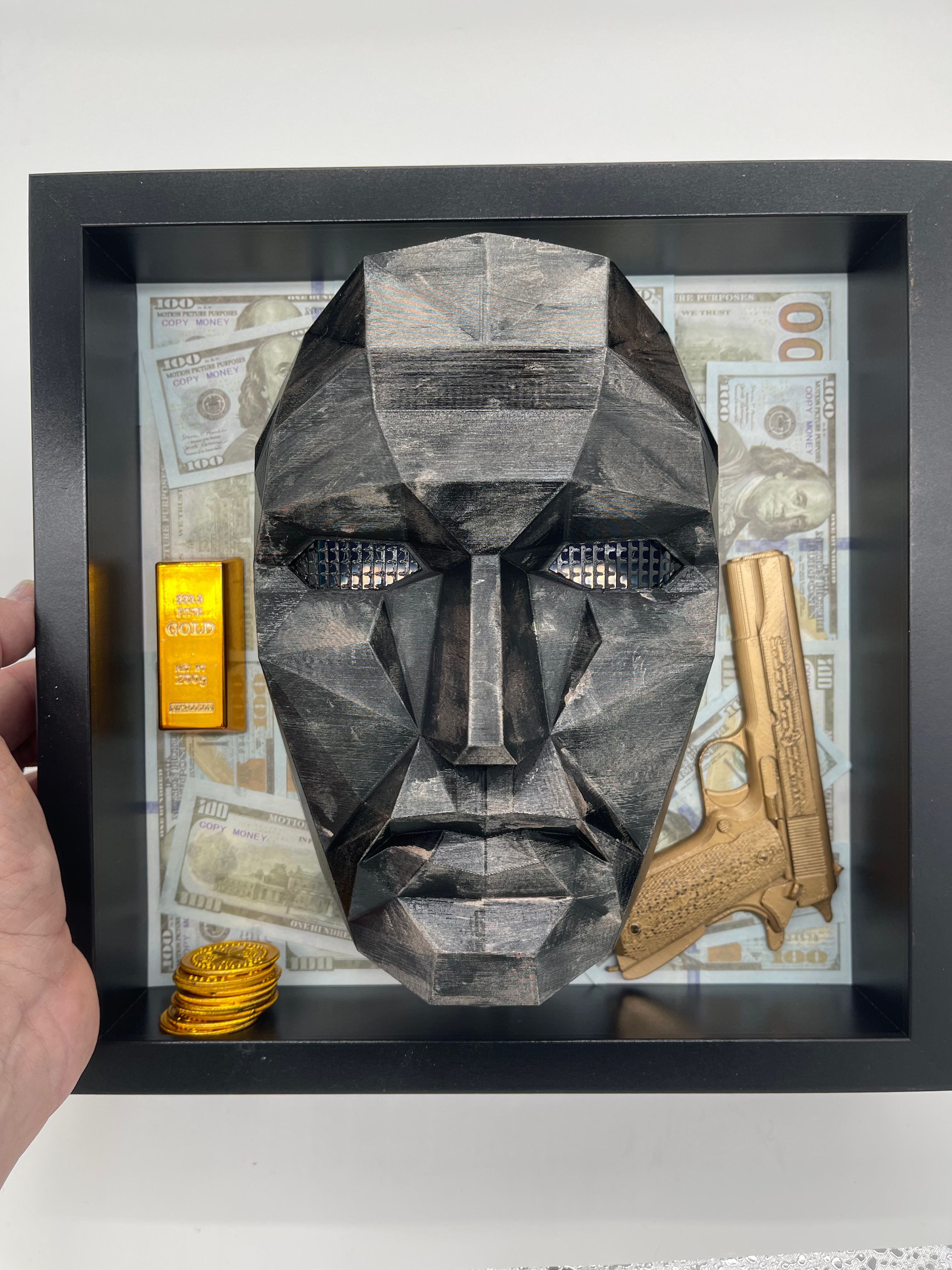 Cadre mural  – Masque Squid Game et pistolet , décor richesse