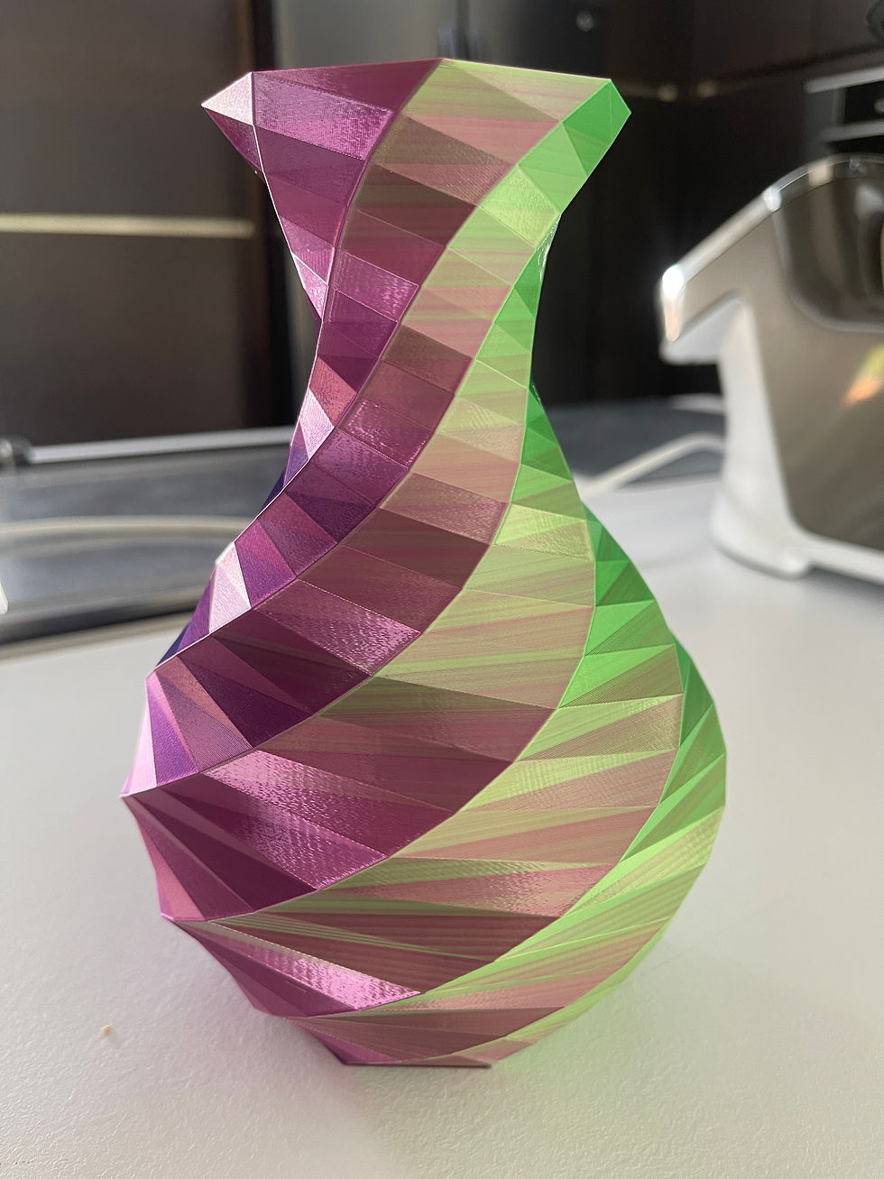 Miniature : Vase multicolore – impression 3D (filament “rainbow”) - 19 cms