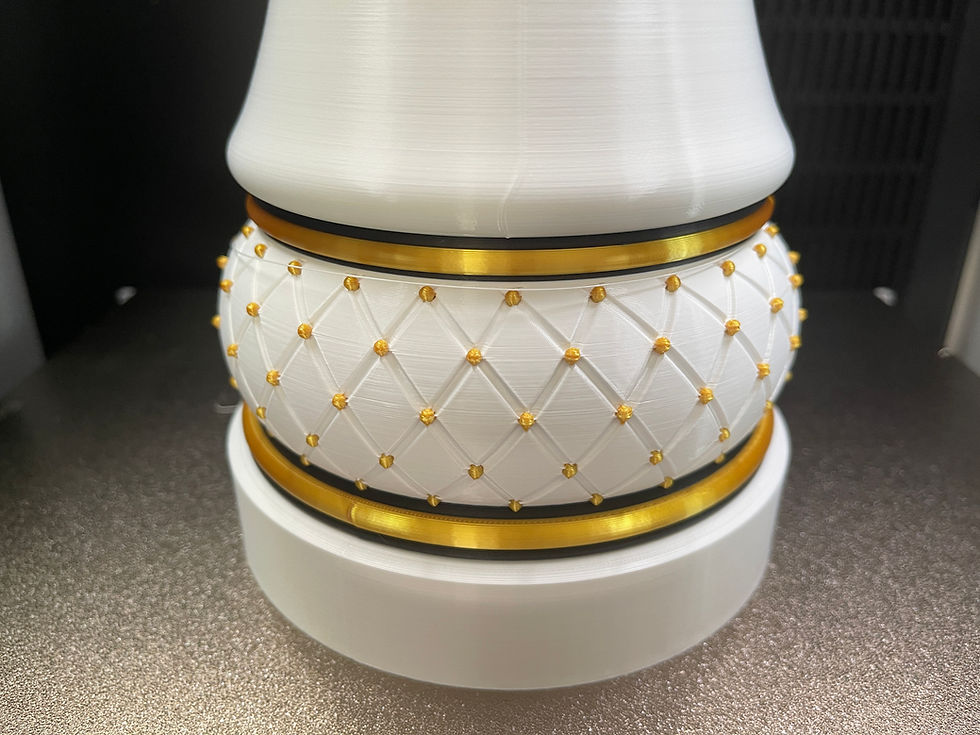 Miniature : Tour d'Échecs Chanel Blanc & Or – Edition Luxe 31 cms