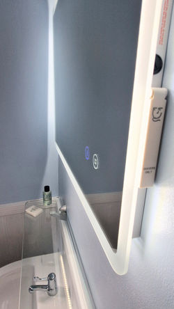 Eastbourne-Holiday-Apartments-Apartment-5-Ensuite-Bathroom-Shaver-Socket