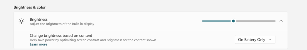 تقليل سطوع الشاشة لإطالة عمر بطارية اللابتوب