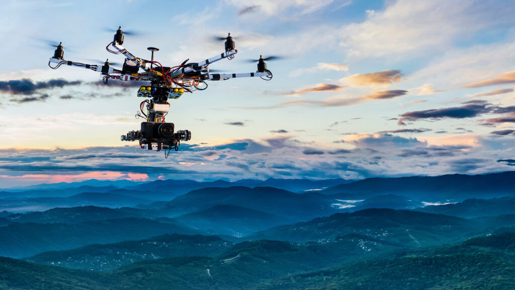 الدرون والتصوير السينمائي: فوائد وتحديات استخدام التكنولوجيا الجوية