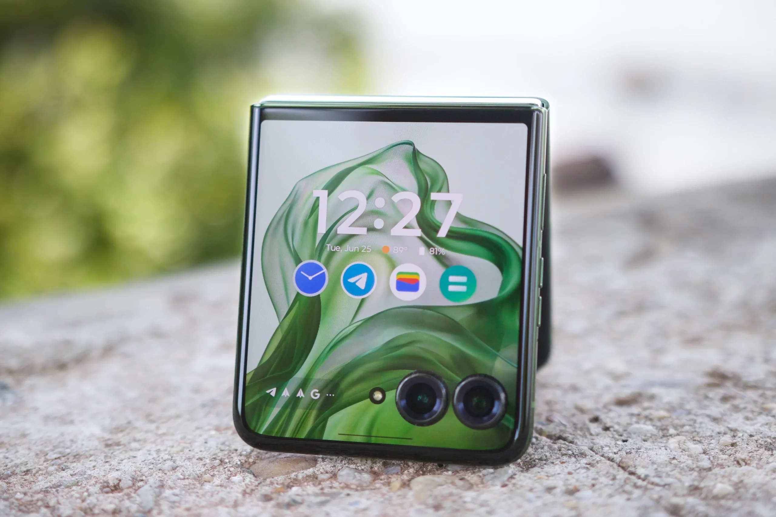 هاتف Motorola Razr Plus