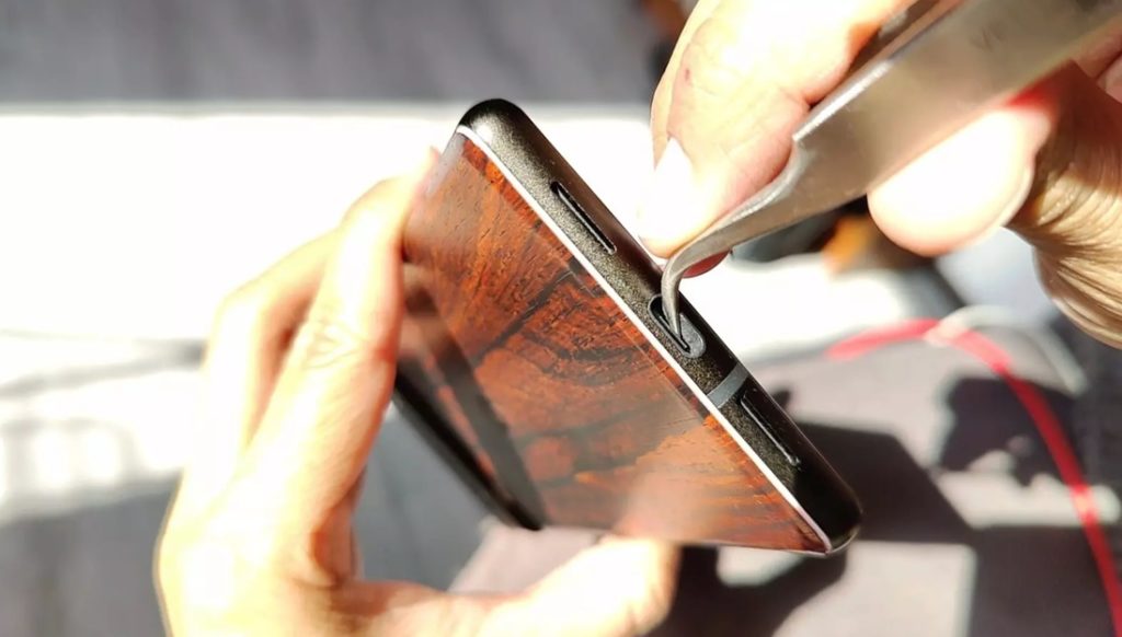 تنظيف منفذ الشحن