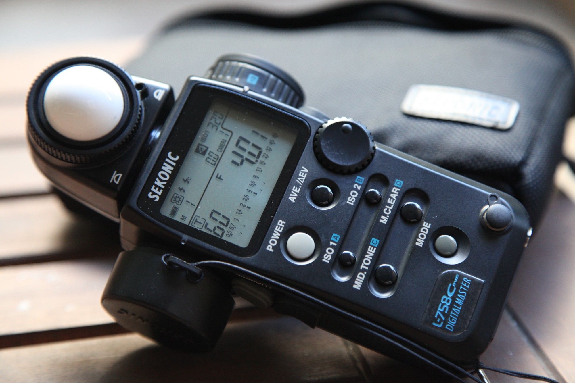 ماهي أجهزة Light Meter وكيف نستخدمها