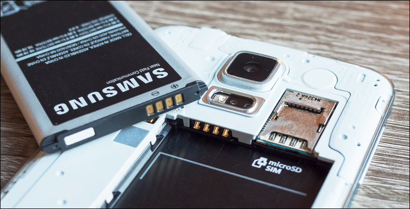 ازالة البطارية من الهاتف