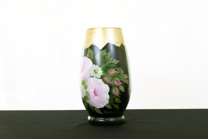 Thumbnail: Pink Roses on Glass Vase