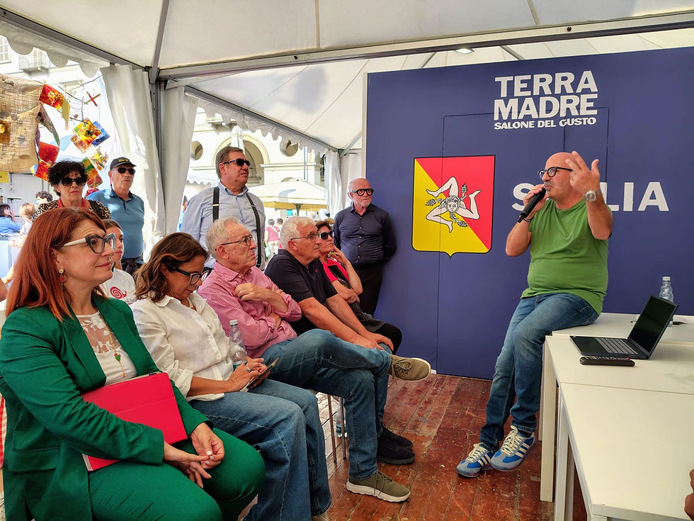 Angelo Longo, nel corso del meeting presso lo stand Sicilia al Salone del Gusto di Torino.