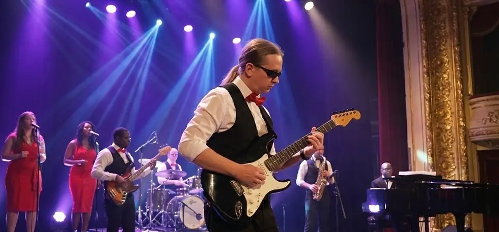 David Chartrand, guitariste et 2e directeur musical, spectacle Conscience de Sofia Elle Mo