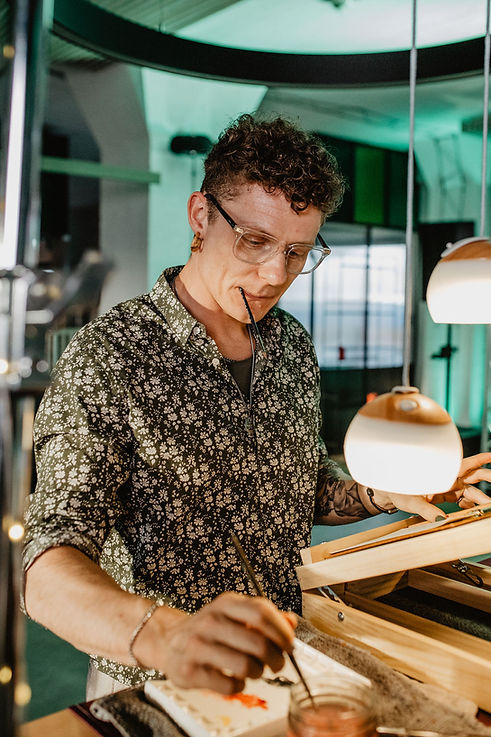 Künstler beim Live Painting mit Pinsel