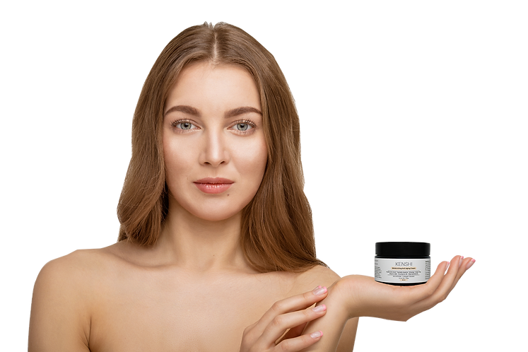 antiaging kadın elinde.png