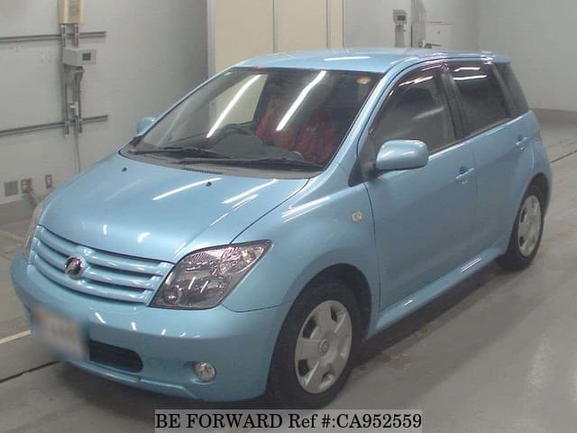 A grey JDM sports car speeding down a highway at night.