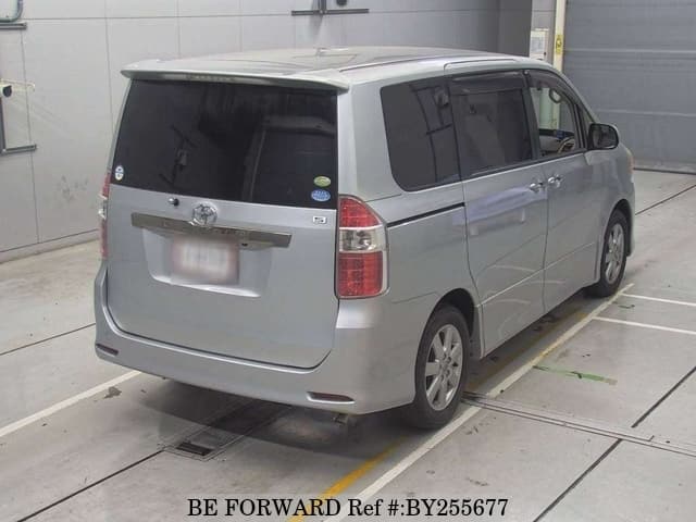 2009 Toyota Noah JDM car for sale — photo 2 of 8