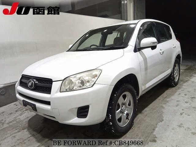 A grey JDM sports car speeding down a highway at night.