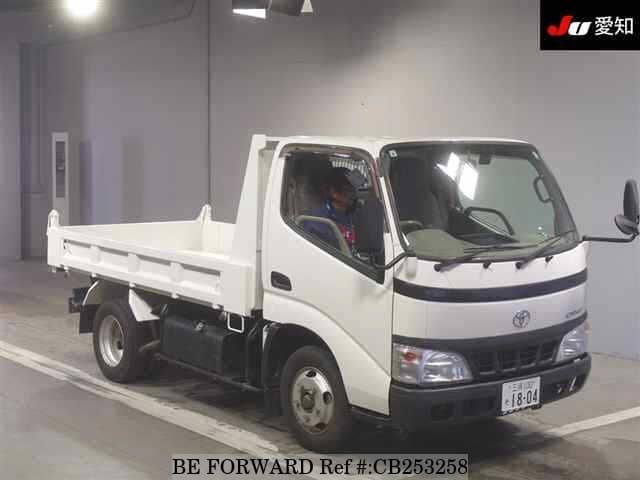 A grey JDM sports car speeding down a highway at night.