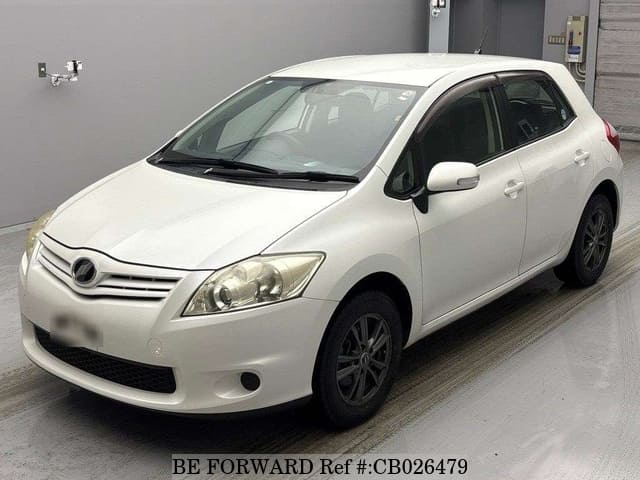 A grey JDM sports car speeding down a highway at night.