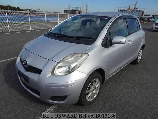 A grey JDM sports car speeding down a highway at night.