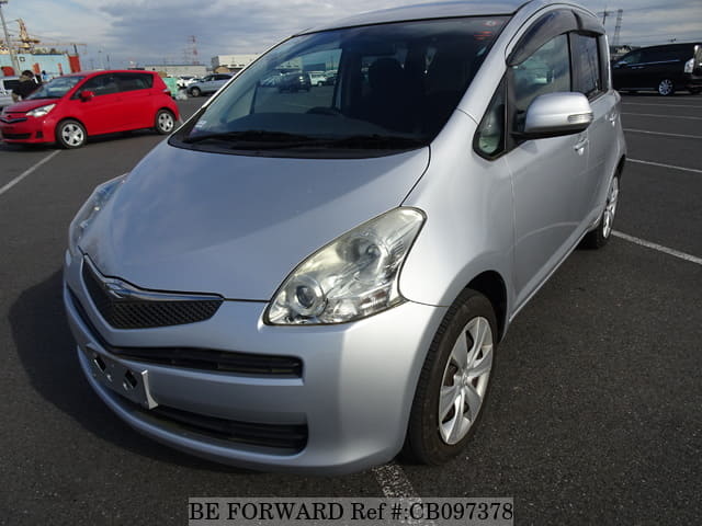 A grey JDM sports car speeding down a highway at night.