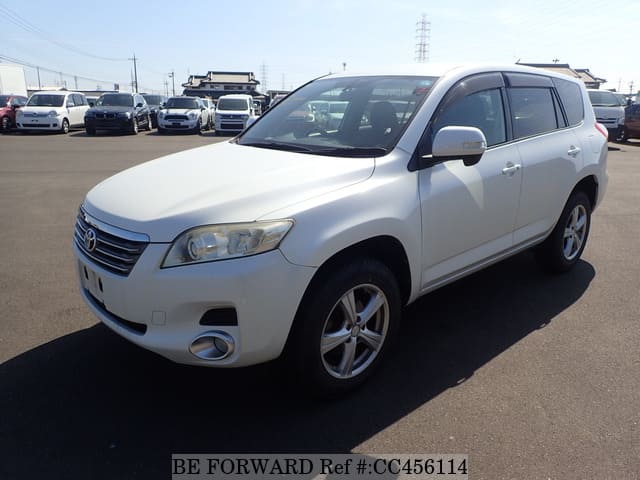 A grey JDM sports car speeding down a highway at night.