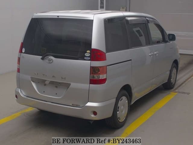 2004 Toyota Noah JDM car for sale — photo 2 of 2