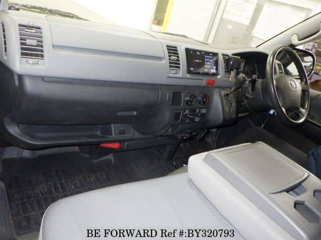 2010 Toyota HiAce JDM car for sale — photo 3 of 6