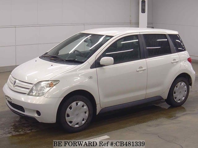 A grey JDM sports car speeding down a highway at night.
