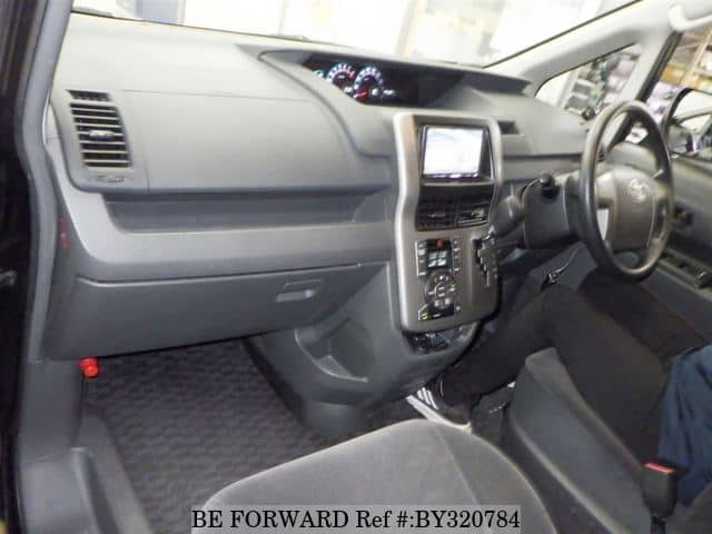 2009 Toyota Voxy JDM car for sale — photo 3 of 6