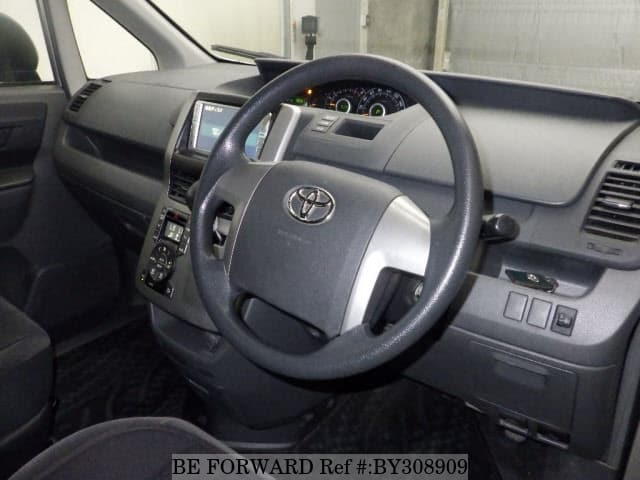 2008 Toyota Noah JDM car for sale — photo 3 of 7