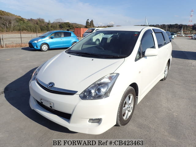 A grey JDM sports car speeding down a highway at night.