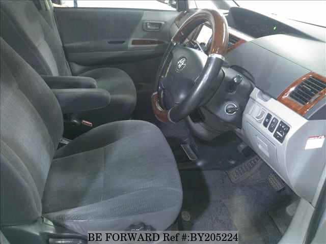 2004 Toyota Noah JDM car for sale — photo 4 of 5