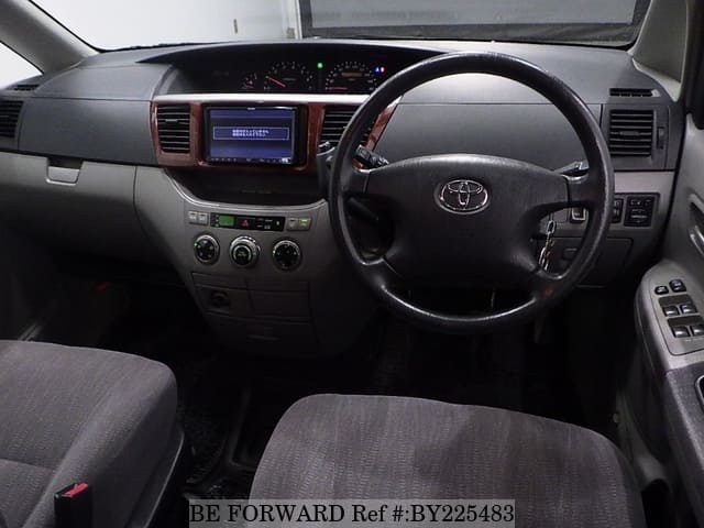 2003 Toyota Noah JDM car for sale — photo 3 of 5