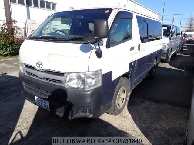 A grey JDM sports car speeding down a highway at night.