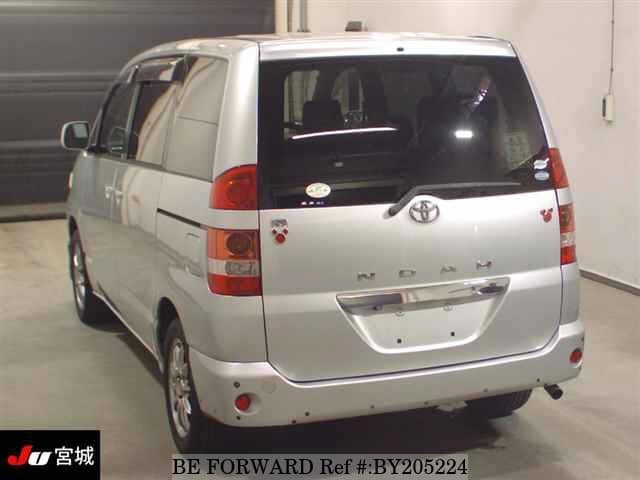 2004 Toyota Noah JDM car for sale — photo 2 of 5