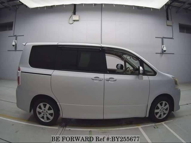 2009 Toyota Noah JDM car for sale — photo 4 of 8