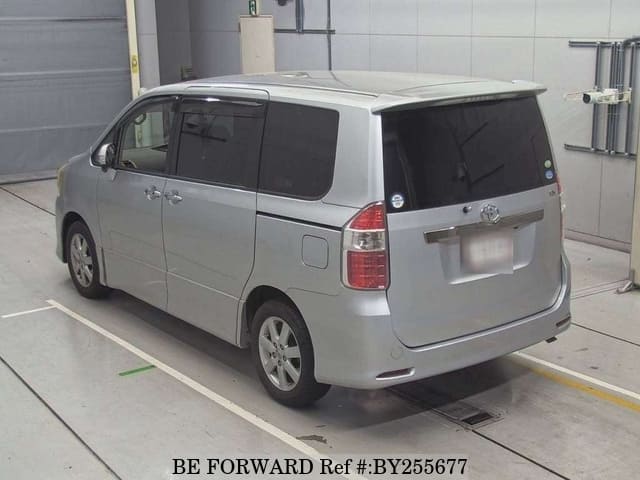 2009 Toyota Noah JDM car for sale — photo 7 of 8