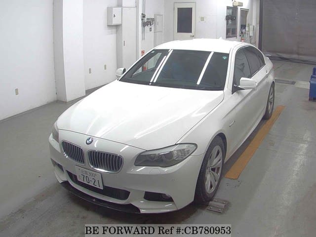 A grey JDM sports car speeding down a highway at night.