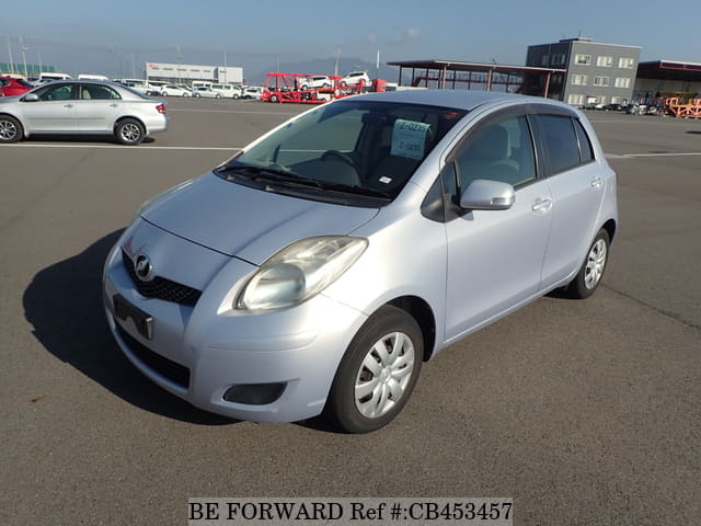 A grey JDM sports car speeding down a highway at night.