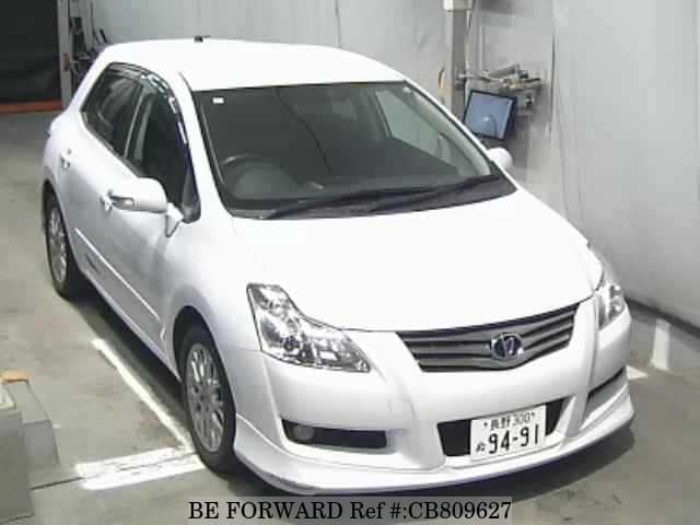 A grey JDM sports car speeding down a highway at night.