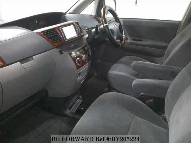 2004 Toyota Noah JDM car for sale — photo 3 of 5