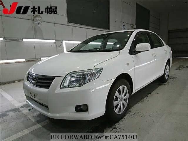 A grey JDM sports car speeding down a highway at night.