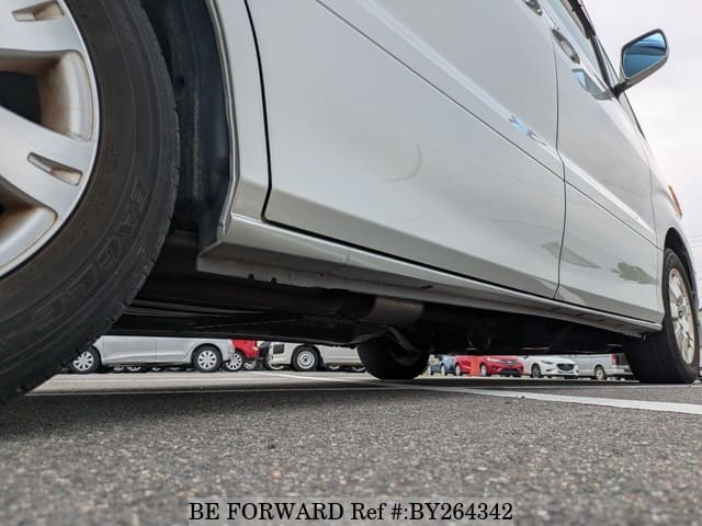 2004 Toyota Alphard JDM car for sale — photo 22 of 25