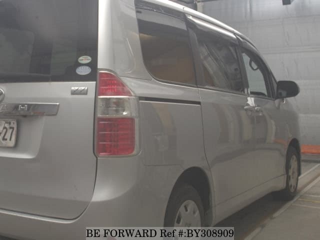 2008 Toyota Noah JDM car for sale — photo 5 of 7